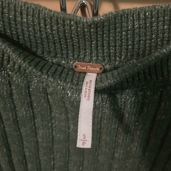 Free People forest green knit maxi skirt Size Small
Never worn! - Picture 4 of 4